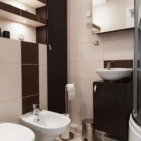 2 Bed Flat - Sleeps 4 - Parking - Wifi Апартаменты