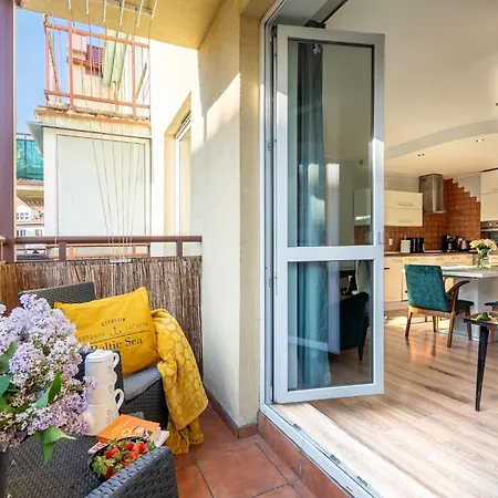 Апартаменты 2 Bed Flat - Sleeps 4 - Parking - Wifi