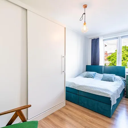 Апартаменты 2 Bed Flat - Sleeps 4 - Parking - Wifi *