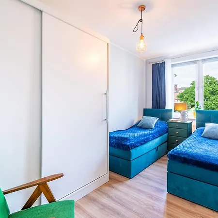 2 Bed Flat - Sleeps 4 - Parking - Wifi Щецин