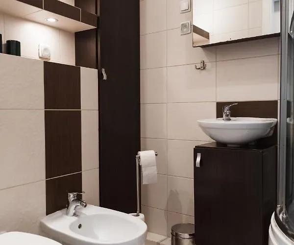 2 Bed Flat - Sleeps 4 - Parking - Wifi Apartament