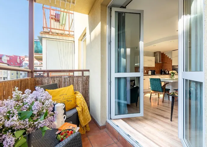 Apartament 2 Bed Flat - Sleeps 4 - Parking - Wifi