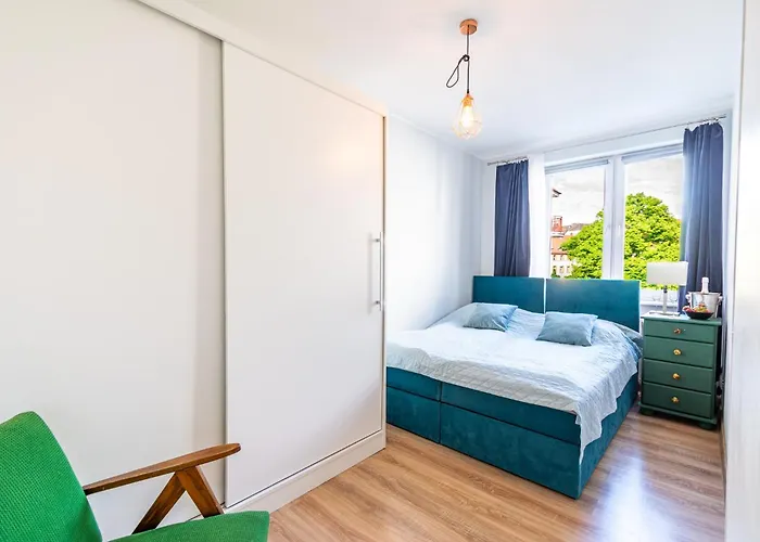 Apartament 2 Bed Flat - Sleeps 4 - Parking - Wifi *